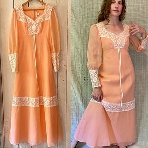 Vintage 70s Peachy Pastel Orange Beige Crochet Lace Cottage Core Maxi Dress S/M